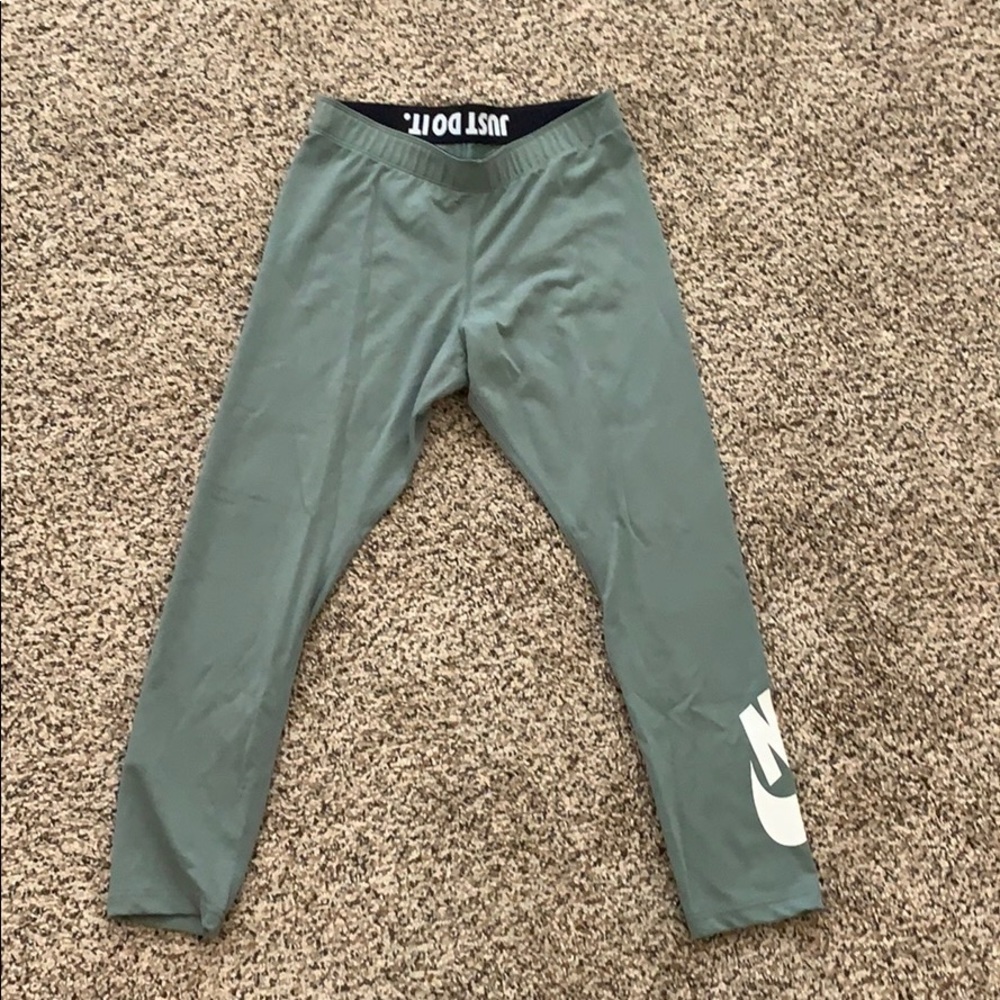 NIKE Never Worn Crop Leggings/ Lounge Tights